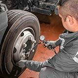 ViGOR V6905 Gonfleur de pneus I levier de gonflage fin pour un dosage ciblé, graduation : 0,1 bar I Manomètre avec manomètre gainé de caoutchouc pour protéger des chocs légers'.